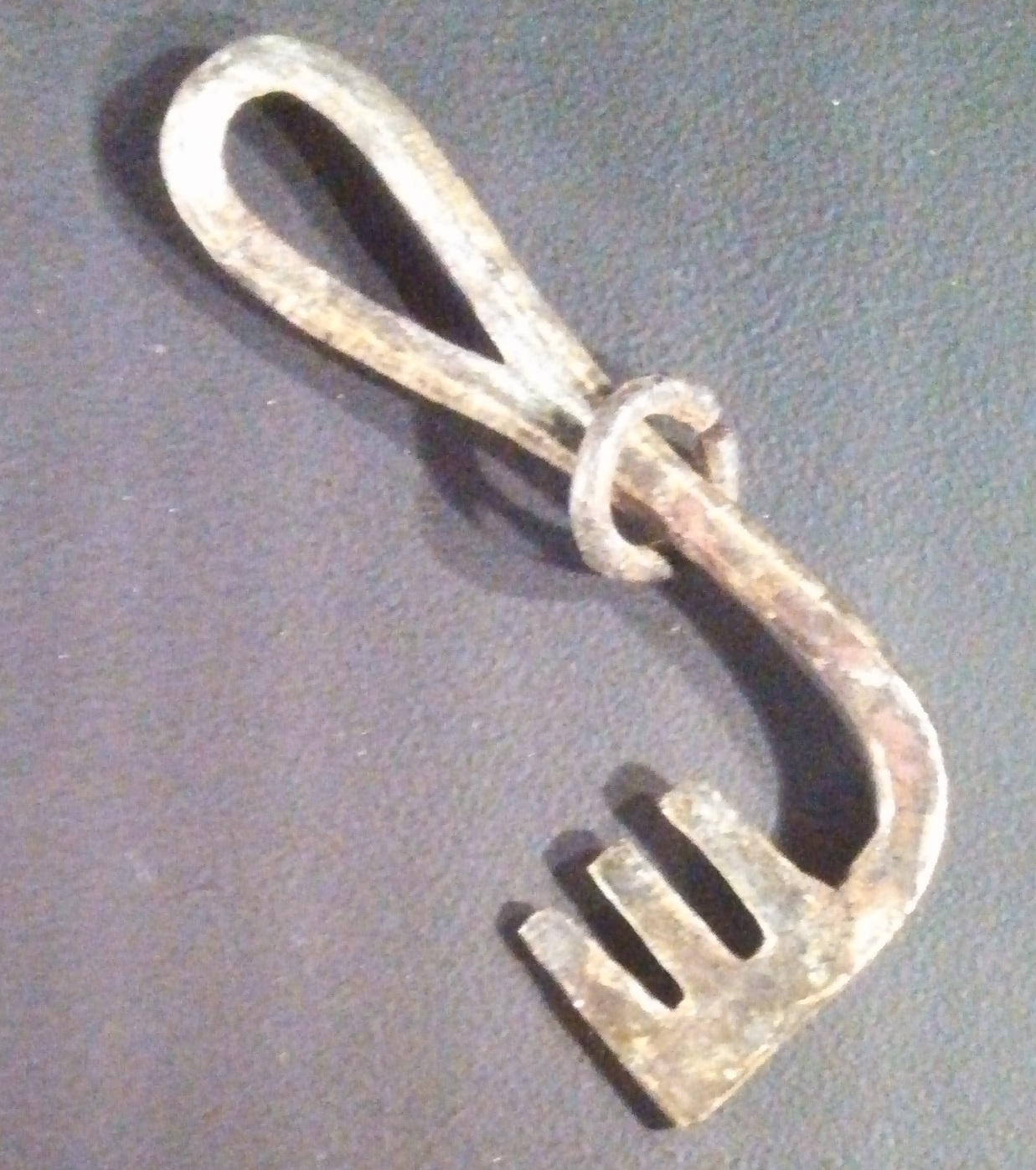 Viking latch key